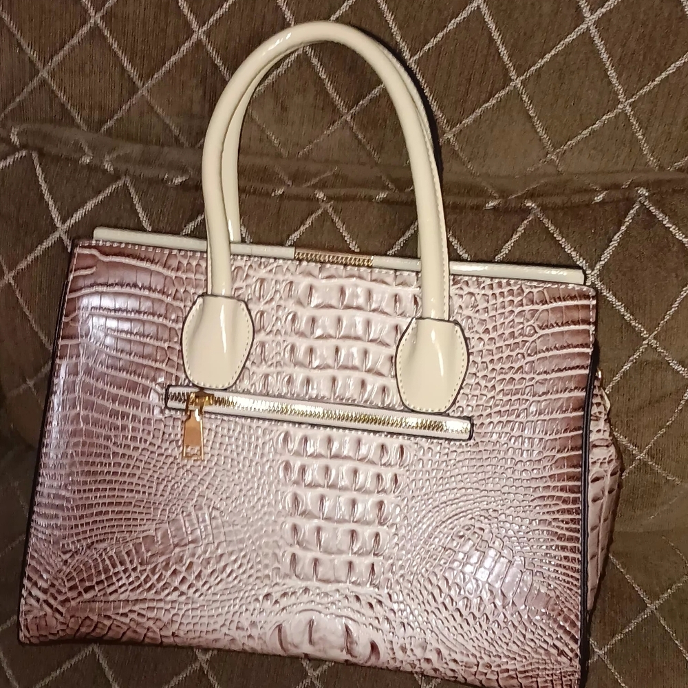 Nwot Croc Embossed 4 Pc Set - image 4